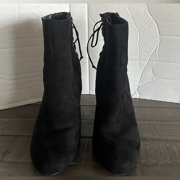 Women’s Size 10 Forever 21 Black Suede Zipper Ankle Boot Heels - Picture 4 of 8
